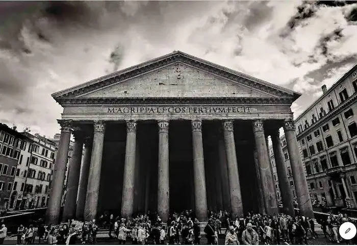 Pantheon In The Heart Of Rome